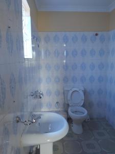 A bathroom at Sahara Gardens Bomet
