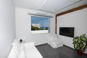 TV a/nebo společenská místnost v ubytování Zannis Hotel