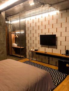 TV a/nebo společenská místnost v ubytování Navakitel Design Hotel