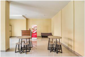 Posezení v ubytování RedDoorz near Ramai Mall Malioboro
