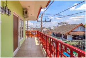 Balkón nebo terasa v ubytování RedDoorz near Ramai Mall Malioboro