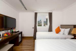 Postel nebo postele na pokoji v ubytování Roliva Hotel & Apartment Danang
