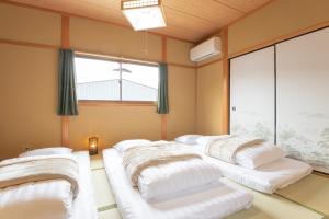 Postel nebo postele na pokoji v ubytování Yachiyo - モトオコノミヤキヤ - BBQ OK & Pet Friendly - Self Check-In Only