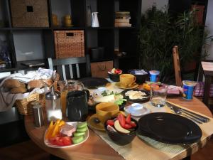 Φαγητό σε αυτό το διαμέρισμα ή κάπου εκεί κοντά
