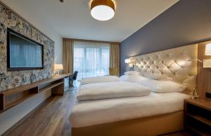 Postel nebo postele na pokoji v ubytování Hotel am See