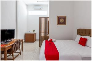 Postel nebo postele na pokoji v ubytování Koolkost near Padang Galak Beach
