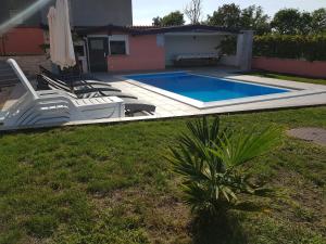 Bazén v ubytovaní Ferienhaus Bucic alebo v jeho blízkosti