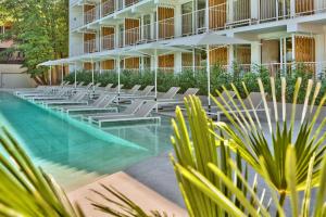 Басейн в или близо до ibis Styles Golden Sands Roomer Hotel