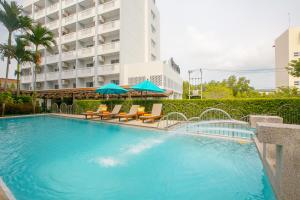 Bazén v ubytování Recenta Phuket Suanluang nebo v jeho okolí