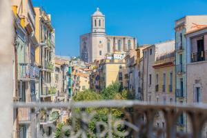 Nespecifikovaný výhled na destinaci Girona nebo výhled na město při pohledu z apartmánu