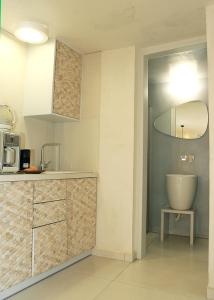 Koupelna v ubytování Esperia Luxury Suites