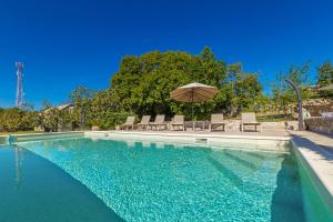 Bazén v ubytování Holiday house TRSJA nebo v jeho okolí