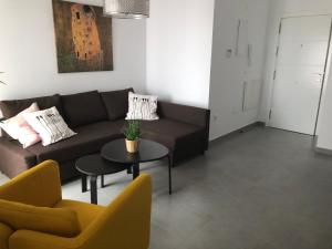 Część wypoczynkowa w obiekcie Málaga Apartamentos - Jinetes, 10