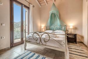 Postel nebo postele na pokoji v ubytování Mastrogiannis Villa Lemonia