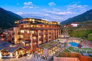 z góry widok z góry w tle w obiekcie DolceVita Hotel Jagdhof w mieście Laces