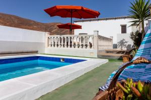 A piscina localizada em Flatguest Chozo del viejo - Peaceful country Villa in La Antigua ou nos arredores