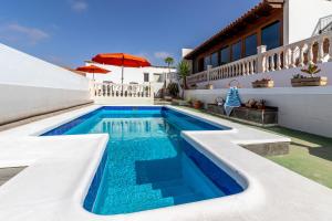 Basen w obiekcie Chozo del viejo - Peaceful country Villa in La Antigua lub w pobliżu