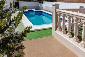 Basen w obiekcie Chozo del viejo - Peaceful country Villa in La Antigua lub w pobliżu
