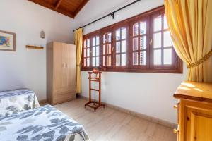 Łóżko lub łóżka w pokoju w obiekcie Chozo del viejo - Peaceful country Villa in La Antigua