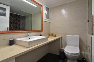 Koupelna v ubytování "Rolls Royce" elegant flat in P.Faliro district