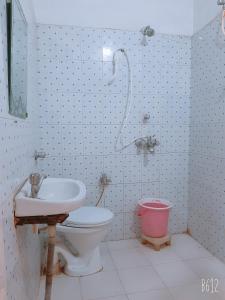 Koupelna v ubytování Hotel Vrindavan
