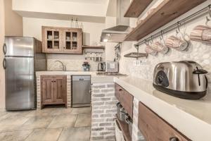 Kuchyň nebo kuchyňský kout v ubytování Mastrogiannis Villa Lemonia + 20 fotografií