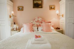 a bed room with a white bedspread and pillows at Cashel House Hotel in Roundstone