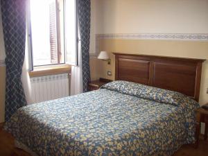 Letto o letti in una camera di Albergo Il Cacciatore