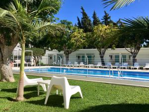 Bazén v ubytování Hostal Las Cumbres nebo v jeho okolí
