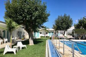 Bazén v ubytování Hostal Las Cumbres nebo v jeho okolí