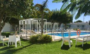 Bazén v ubytování Hostal Las Cumbres nebo v jeho okolí