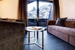 Nespecifikovaný výhled na hory nebo výhled na hory při pohledu z hotelu