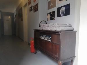 TV a/nebo společenská místnost v ubytování Hostel Doupě Humpolec