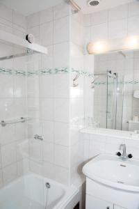 Uma casa de banho em Gasthof-Hotel Jaritz
