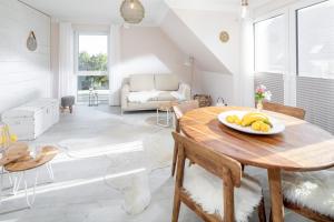 a dining room with a table with bananas on it at Sandkasten 6 in Norddeich