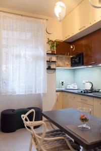 Kitchen o kitchenette sa City Center Apartments