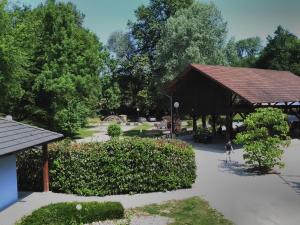 Zahrada ubytování le Camping Des 3 Lacs