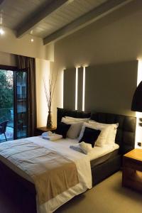 a bedroom with a large bed with white sheets and pillows at 19.40 Luxury Guesthouse in Kalpákion