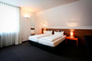 Postel nebo postele na pokoji v ubytování Hotel Schempp