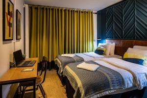 Cama ou camas em um quarto em Latroupe Jacobs Inn