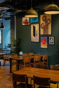 Um restaurante ou outro lugar para comer em Latroupe Jacobs Inn