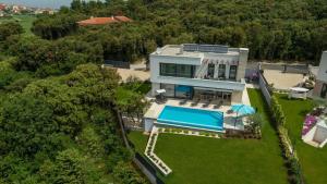 Bazén v ubytování Villa Sara nebo v jeho okolí