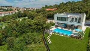 Bazén v ubytování Villa Sara nebo v jeho okolí