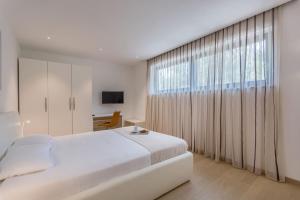 Postel nebo postele na pokoji v ubytování Villa Sara + 34 fotografií