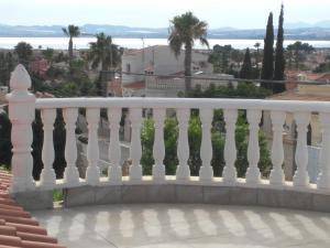 Balkon lub taras w obiekcie VILLA DOS-LAGOS