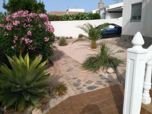 Ogród w obiekcie VILLA DOS-LAGOS