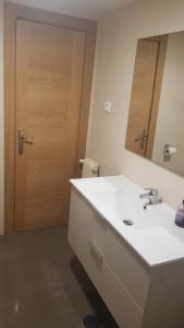 Kúpeľňa v ubytovaní www apartamentovaldivia es Parking incluido