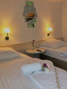 Säng eller sängar i ett rum på A&M Hotel Barsinghausen