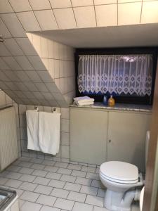Bilik mandi di Wohnen auf Zeit +11 gambar
