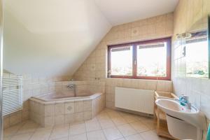 Kúpeľňa v ubytovaní Kamilla Villa + 36 fotografií